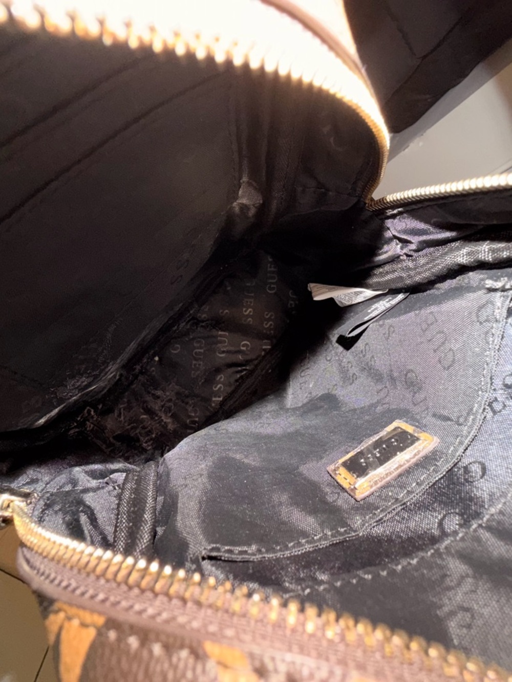 Guess Small Backpack - Picture 4 of 4